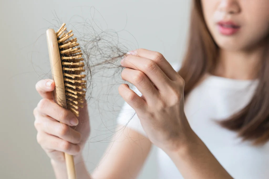 ผมร่วง (Hair Loss) ผมร่วงเยอะมาก เกิดจากอะไร?