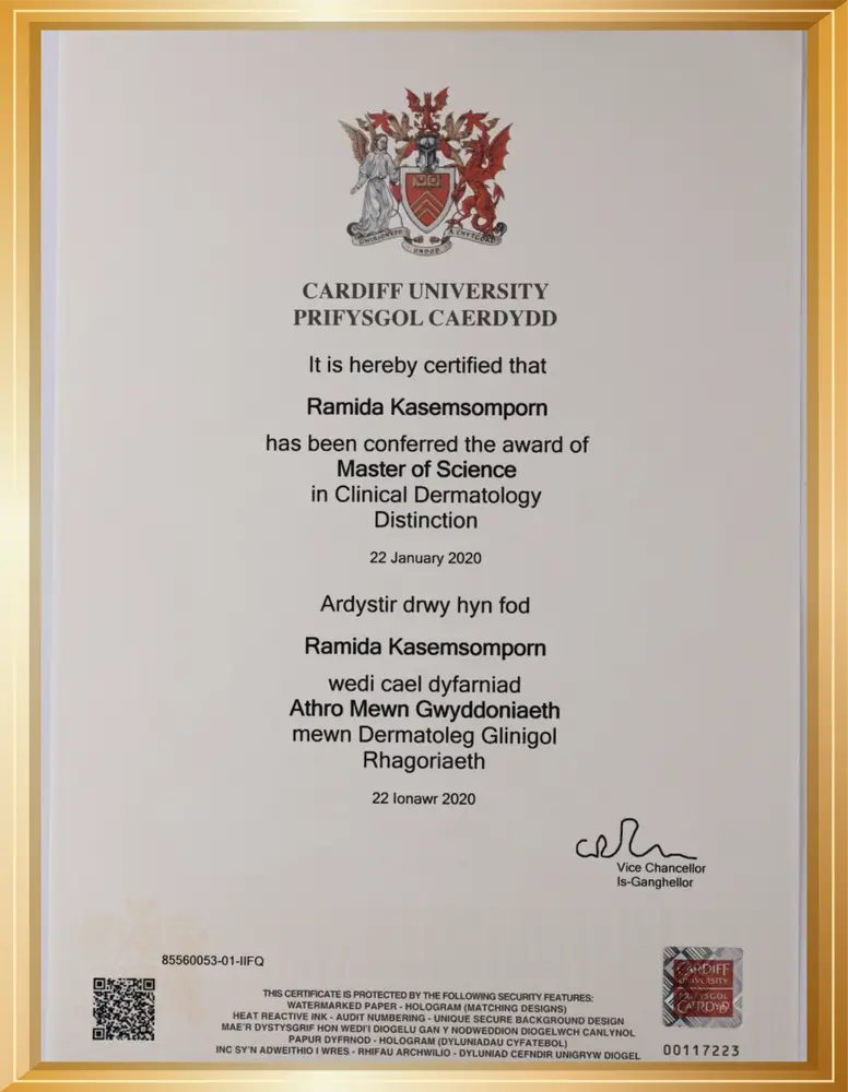 ปริญญาโท คลินิคโรคผิวหนัง เกียรตินิยมอันดับ 1 มหาวิทยาลัยคาร์ดิฟฟ์ ประเทศอังกฤษ