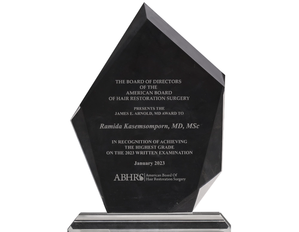 โล่ James E. Arnold, M.D. Award for achieving the highest score of ABHRS written examination